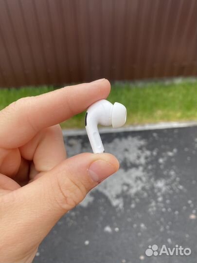 Правый наушник airpods pro 1