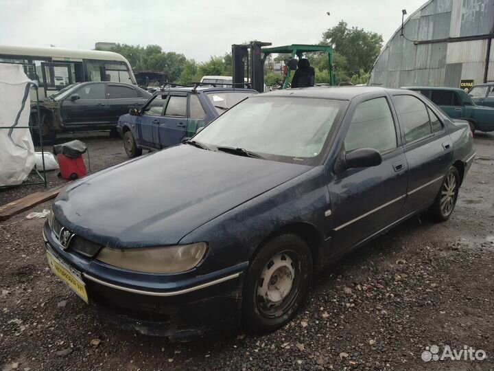 Стекло передней левой двери Peugeot 406 1.8i 16v