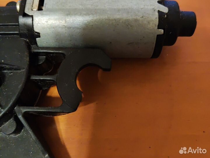 Моторчик стеклоочистителя 7L0955712B