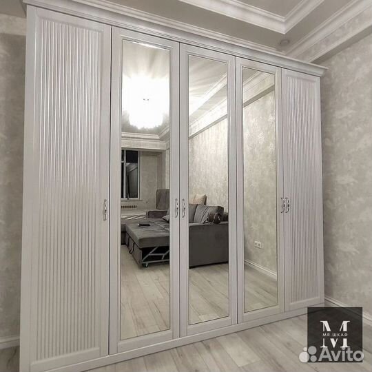 Современный шкаф