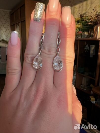 Серебряные серьги цирконом