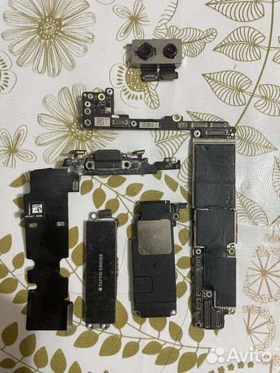 Запчасти на iPhone 8+