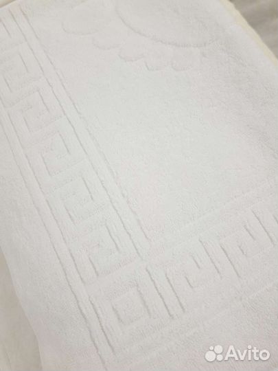 Махровые полотенца белые