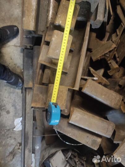 Кусок рельса, наковальня