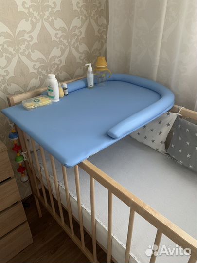 Пеленальная доска на кроватку