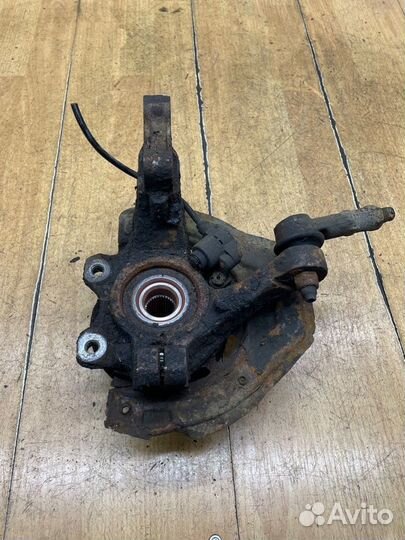 Поворотный кулак передний правый Opel Vectra B