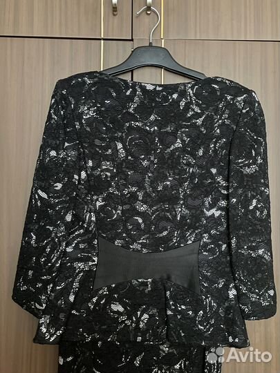 Торжественно-нарядный женский костюм 40 размера