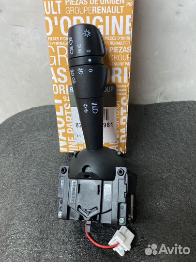 Подрулевой переключатель 8201167981 новый renault