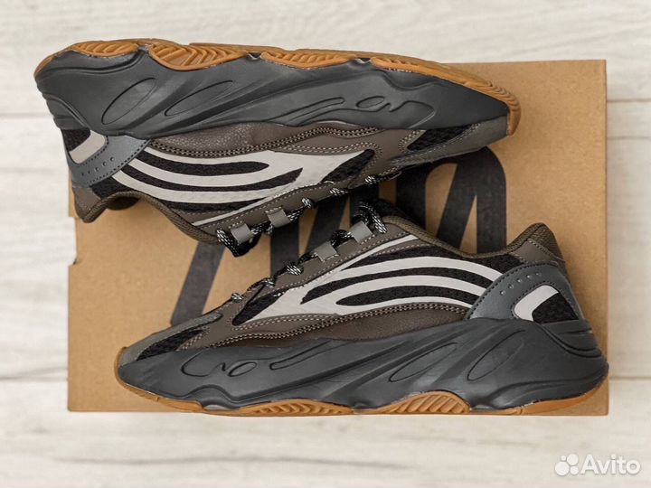 Кроссовки Adidas yeezy boost 700 v2