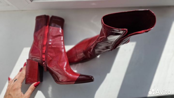 Сапоги лаковые stradivarius