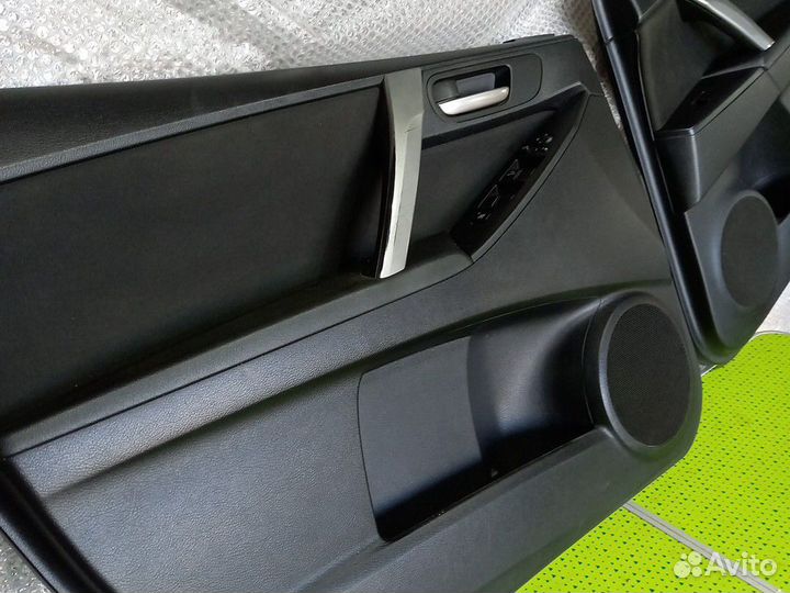 Обшивка двери передняя левая Mazda 3