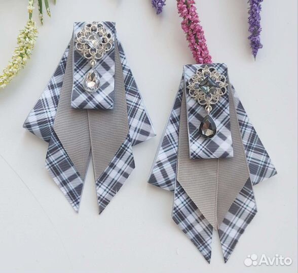 Галстук брошь для школы. Серый цвет. Бант, заколка