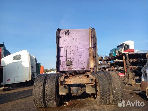 Тягач Freightliner в разбор