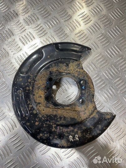 Щит тормозного механизма задний правый Kia Rio 3