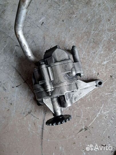 Насос масляный на Mercedes w211