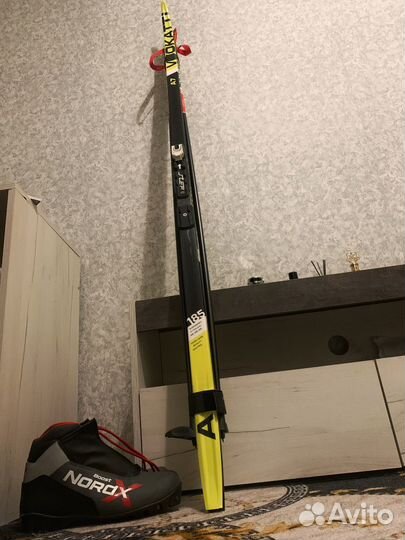 Беговые лыжи и ботинки 43