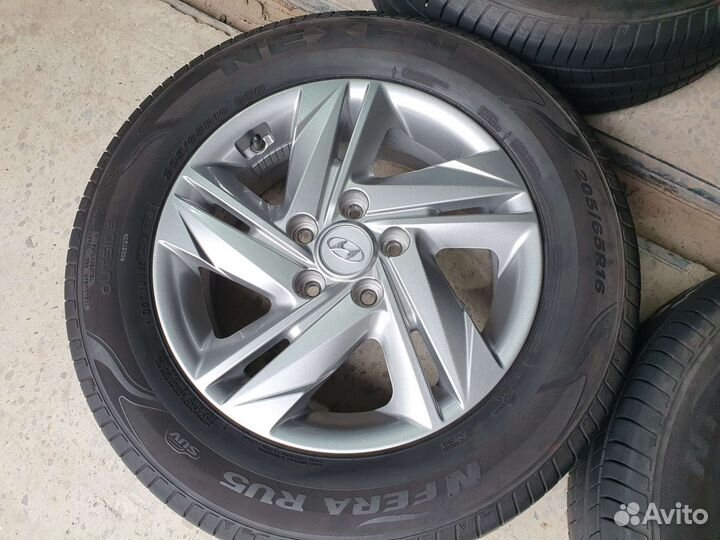 R16 Nexen N'Fera RU5 205/65, PCD 5x114.3 DIA 67.1