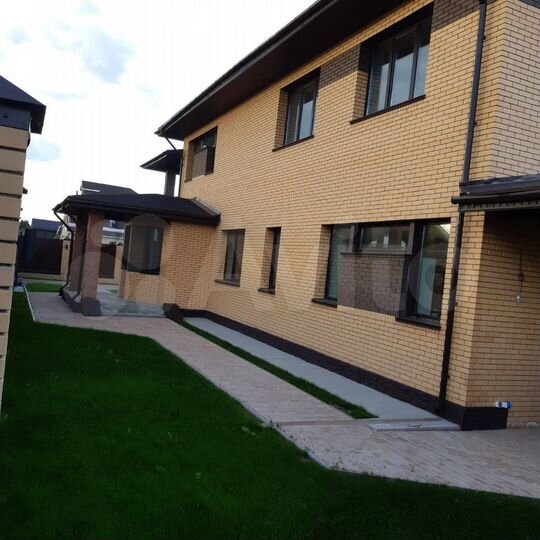 Коттедж 721,6 м² на участке 15,3 сот.