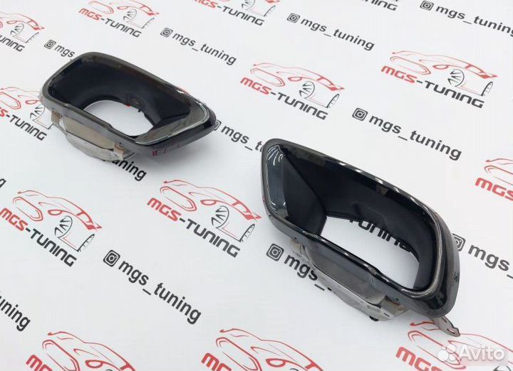 Черные насадки на выхлоп на BMW X6 G06