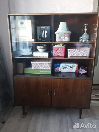 Сервант и книжный шкаф