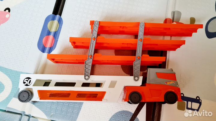 Hot wheels (Хот Вилс) автовоз+автозаправка