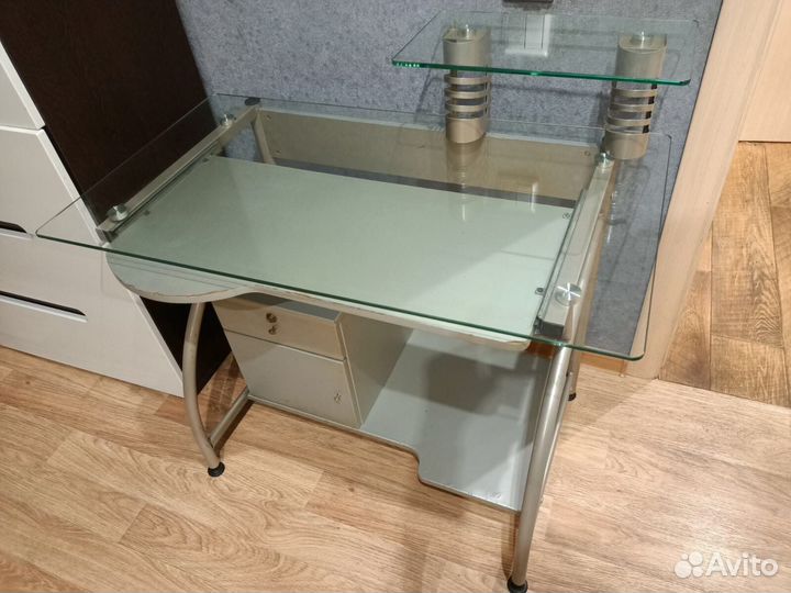 Стол крмпьютерный, маленький