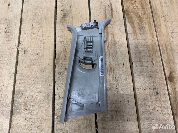 Накладка центральной стойки двери левая Skoda