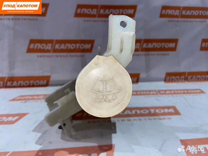 Бачок омывателя Mitsubishi Outlander 2 2006