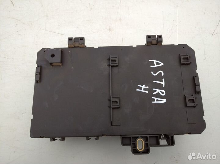 Блок предохранителей Опель Астра Н