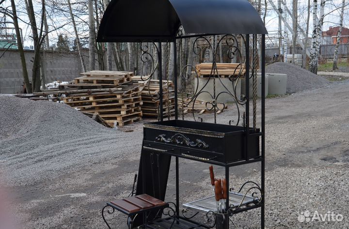 Мангал с крышей