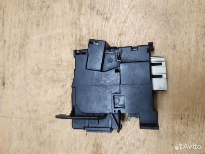 Замок люка стиральной машины indesit 160020225.00