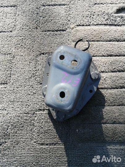 Крепление усилителя бампера переднее левое Nissan