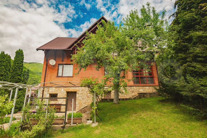 Коттедж 235 м² на участке 11,8 сот.