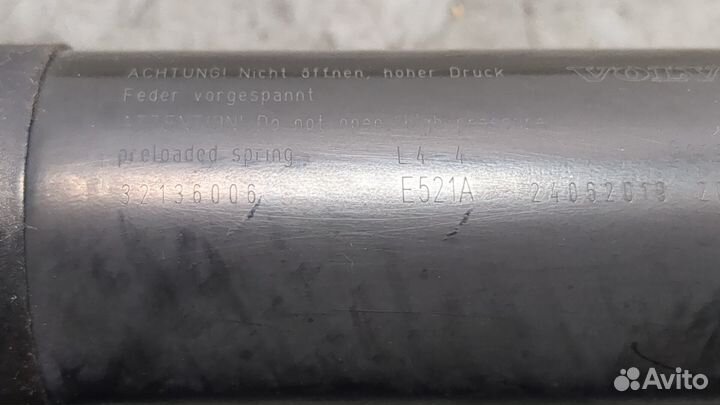 Амортизатор крышки багажника левый Volvo XC60 2017, 2019