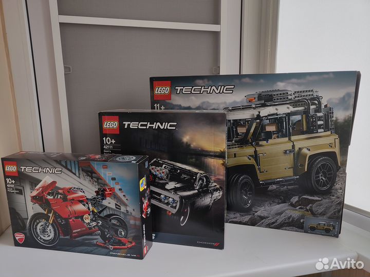 Коробки lego 42111, 42107