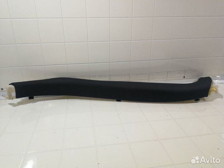 Обшивка стойки задняя левая Kia Quoris седан KH