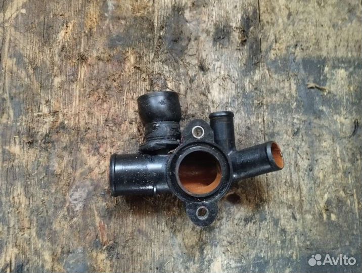 Фланец (тройник) системы охлаждения citroen xantia 1.9 nn