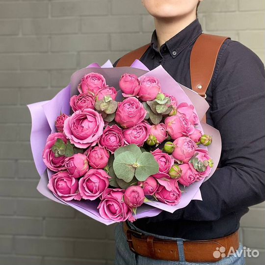 Букет из пионовидных роз и эвкалипта / доставка