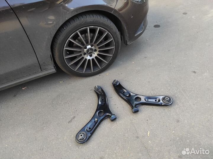 Рычаг левый и правый передний Scoda Octavia A5