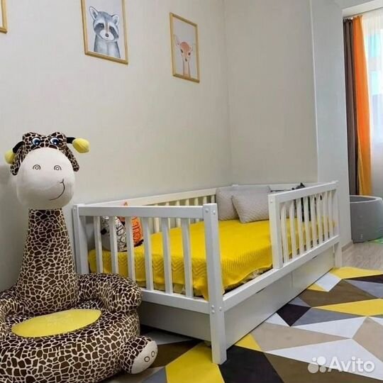 Кроватка высокий борт для малыша из массива сингл