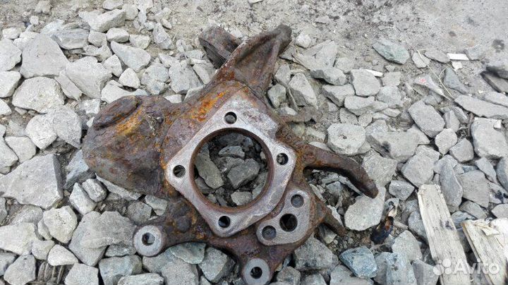 Кулак поворотный задний правый Toyota Avensis 2