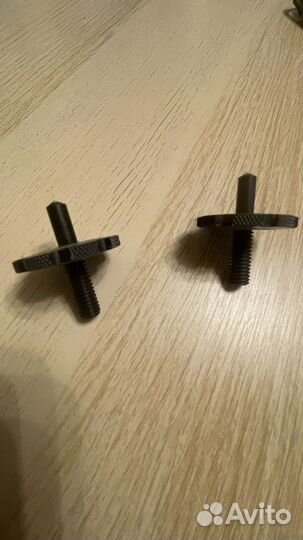 Винты для изменения высоты подставки контрабаса