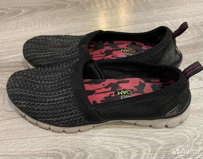 Скетчерсы женские