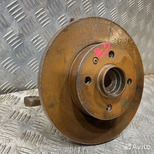 Кулак поворотный передний правый Volkswagen Passat