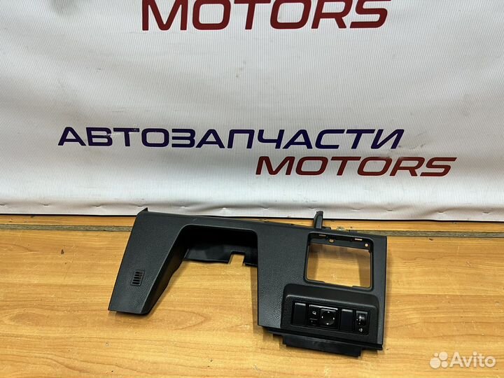 Накладка торпедо подрулевая Nissan Tiida C11