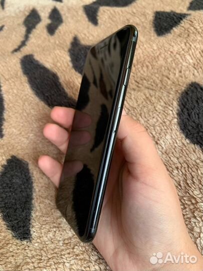 Телефон iPhone 7