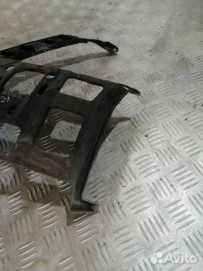 Крепление бампера переднее левое Skoda Octavia 5E