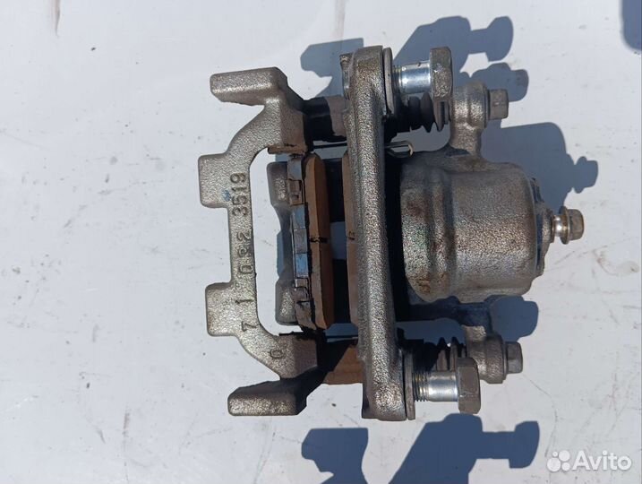 Суппорт тормозной задний Nissan Fuga Infiniti M Q