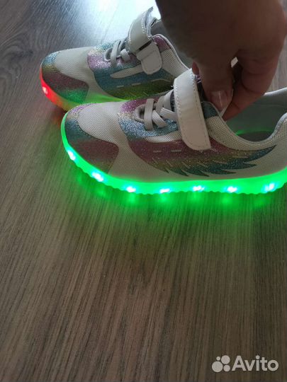 Кроссовки для девочки