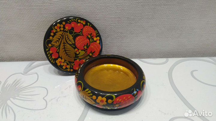 Посуда с росписью Хохлома
